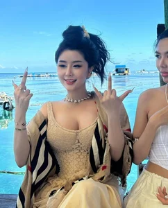 Saigon Hot Girl Showcases Stunning Abs and Tiny Waist in New Viral Gallery - image 7