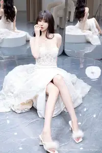Yue Er Yue Er Shines in Pristine Wedding Gown: Captivating XiuRen No.10663 Collection - image 6