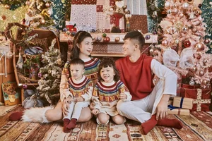 Footballer Phan Van Duc and Family Share Heartwarming Early Christmas Photos - image 0
