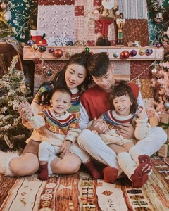 Footballer Phan Van Duc and Family Share Heartwarming Early Christmas Photos - image 2
