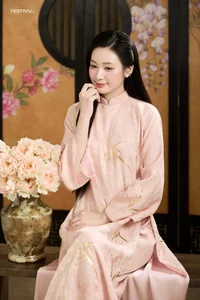 Radiant Grace in Soft Pink Silk Ao Dai: A Poetic Indochine Muse - image 1