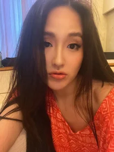 Mai Phuong Thuy Clever Social Media Interaction Before Livestream - image 5