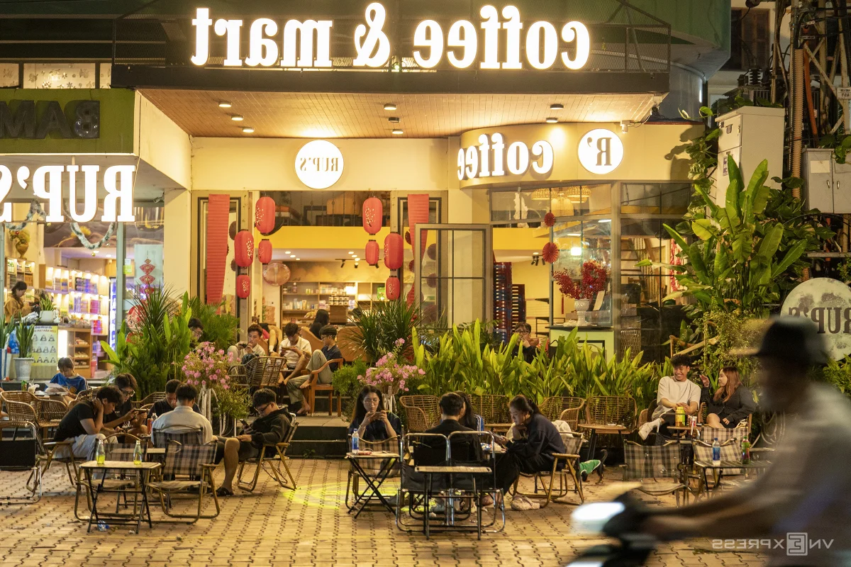 Balancing Tourism and Urban Order: Sidewalk Encroachment Issues in Da Nang