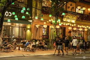 Balancing Tourism and Urban Order: Sidewalk Encroachment Issues in Da Nang - image 1