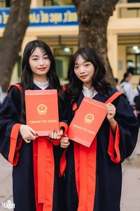 Beautiful Gen Z Style of Late Artist Giang Coi's Daughter - image 0