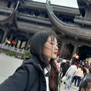 Beautiful Gen Z Style of Late Artist Giang Coi's Daughter - image 3