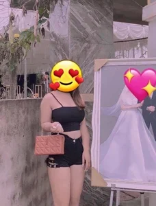 Guest Sparks Online Debate Over Inappropriate Wedding Guest Attire - image 4