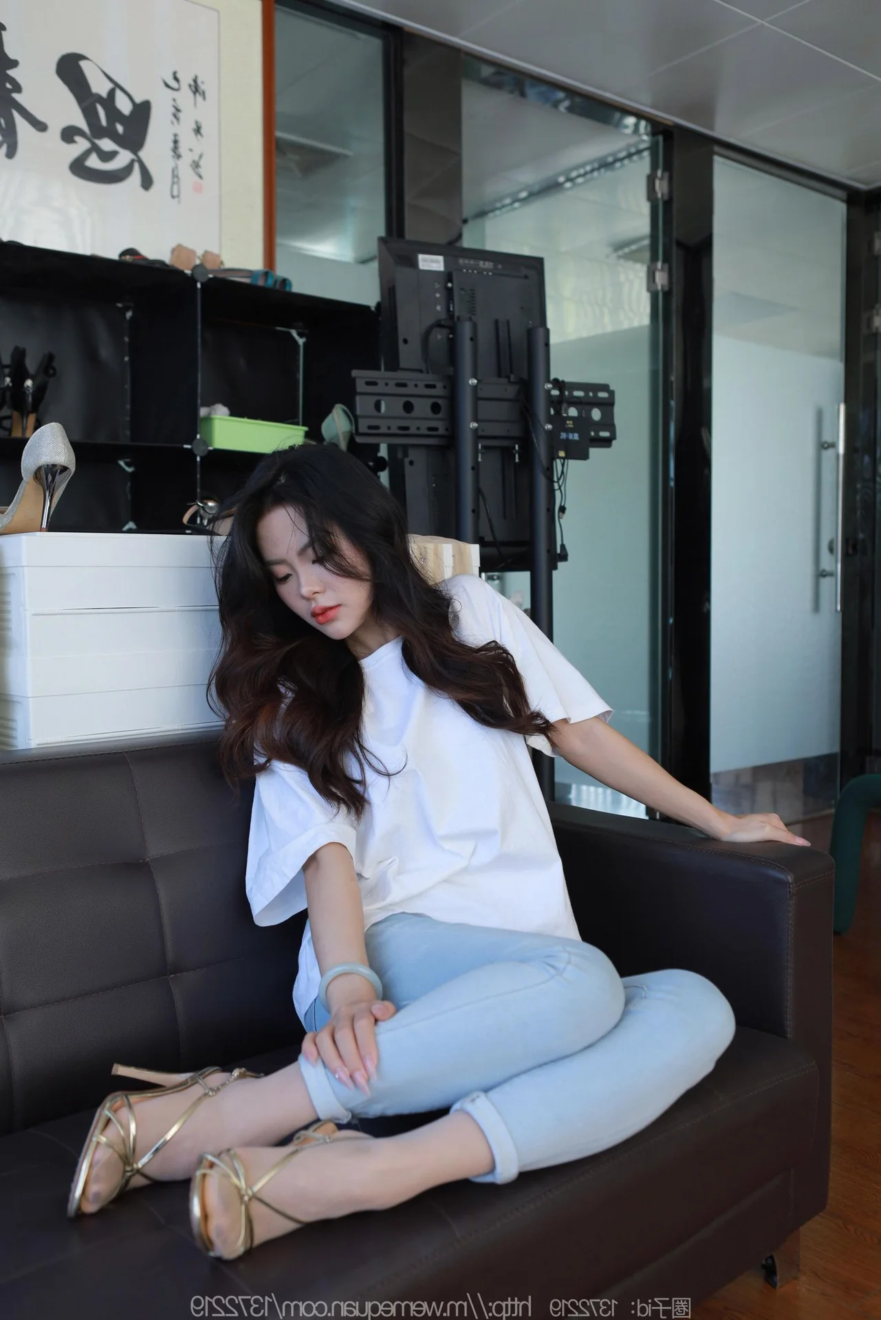 IESS Tutu Casual Chic: White T-Shirt and Denim with Silk