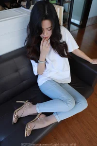 IESS Tutu Casual Chic: White T-Shirt and Denim with Silk - image 6