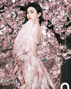 Sichuan Hot Girl Stuns in Delicate Traditional Halter Dress - image 5
