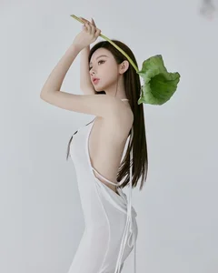 Sichuan Hot Girl Stuns in Delicate Traditional Halter Dress - image 4