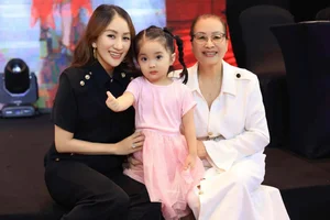 Vietnamese Celeb Buzz: Hoai Lam's New Look and Diem Huong's Canada ER Controversy - image 3