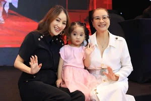 Vietnamese Celeb Buzz: Hoai Lam's New Look and Diem Huong's Canada ER Controversy - image 18