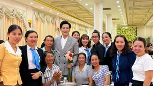 Vietnamese Celeb Buzz: Hoai Lam's New Look and Diem Huong's Canada ER Controversy - image 5