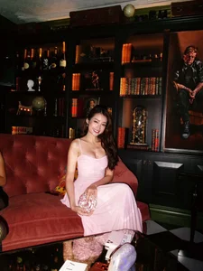 Vietnamese Celeb Buzz: Hoai Lam's New Look and Diem Huong's Canada ER Controversy - image 21