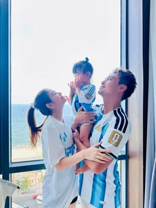 Vietnamese Celeb Buzz: Hoai Lam's New Look and Diem Huong's Canada ER Controversy - image 15