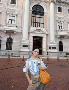 Vietnamese Celeb Buzz: Hoai Lam's New Look and Diem Huong's Canada ER Controversy - image 34