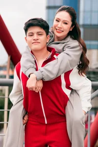 Vietnamese Celeb Buzz: Hoai Lam's New Look and Diem Huong's Canada ER Controversy - image 28