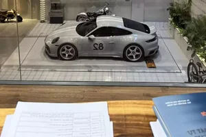 Inside Cuong Do La's Million-Dollar Workspace and Supercar Lifestyle - image 8