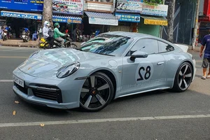 Inside Cuong Do La's Million-Dollar Workspace and Supercar Lifestyle - image 7