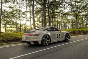 Inside Cuong Do La's Million-Dollar Workspace and Supercar Lifestyle - image 1