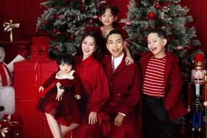 Celebrity Winter Getaway: Huyen Baby's Family in Korea and Diep Lam Anh's New Look - image 2