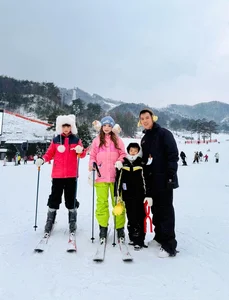 Celebrity Winter Getaway: Huyen Baby's Family in Korea and Diep Lam Anh's New Look - image 1
