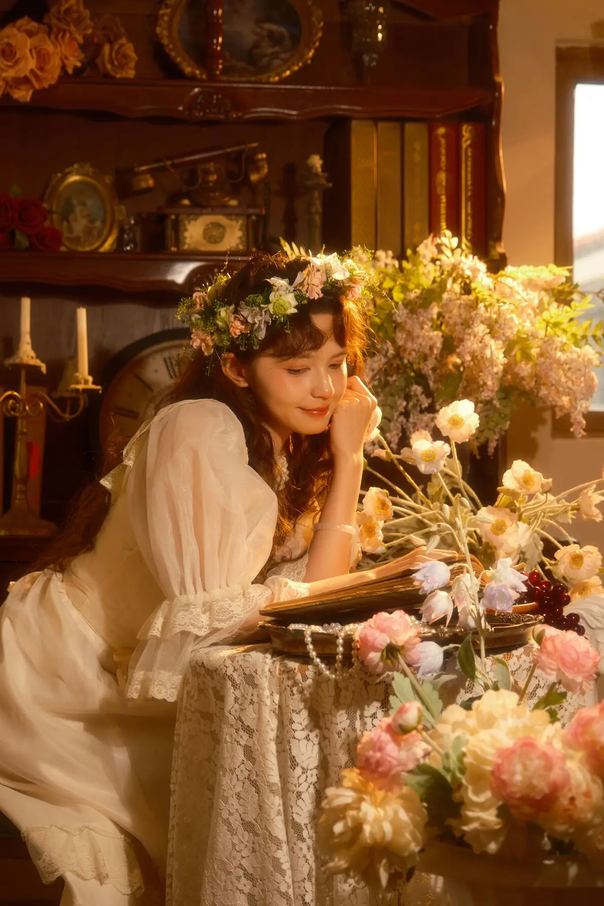 Qiu Qiu in YiTuYu Vol.8546: Dreamy Vintage Serenity Amidst Golden Hour Blooms