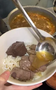 Female Singer Gains Praise After Preparing Heartfelt Meal for Her Mother - image 4