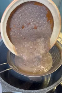 Female Singer Gains Praise After Preparing Heartfelt Meal for Her Mother - image 14