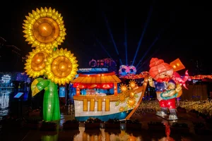 Taiwan Lantern Festival: A Spectacular Display of Light and Culture Attracting Thousands - image 4