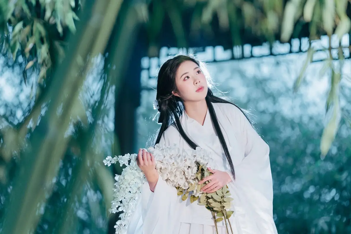 YiTuYu Vol.8687: Su Su - An East Asian Muse's Ethereal Night Tale
