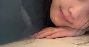 Korean Star IU Stuns Fans with Viral No-Makeup Photos: Discover Her Timeless Beauty and Skincare Secrets in Her Thirties - image 5