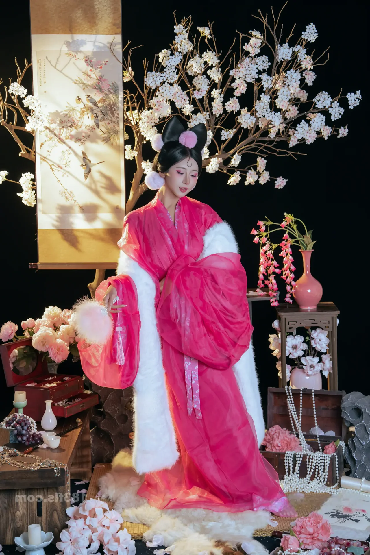 NaixiNice Celebrates Valentine's Day with Stunning Daji-Inspired Cosplay and Traditional Aesthetics