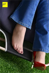 Guang Yan - Jeans and Red High Heels IESS Sizu Biandang 224 - image 38