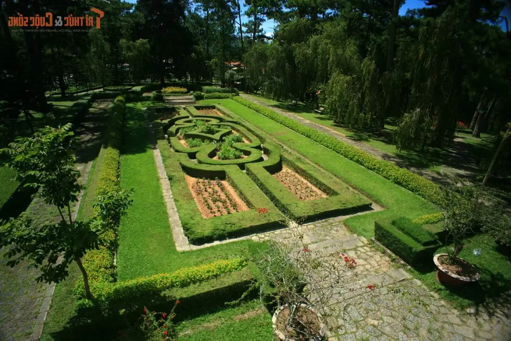 Bao Dai Palace Marvel: Luxurious Garden, Hidden History in Da Lat KTO-TR