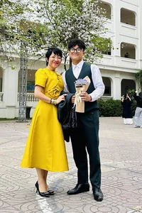 A Mother's Heart: MC Thao Van Shares the Reality of Her Son's Hardworking Student Life - image 1