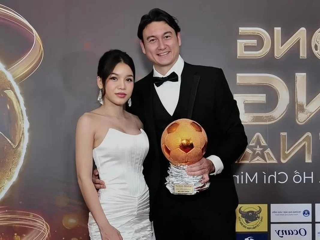 Natural Beauty Unveiled: The Raw Camera Charm of Dang Van Lam's Girlfriend