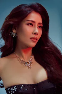 Elegance and Allure: Nguyễn Thị Loan Showcases Sophisticated and Seductive Fashion Styles for Modern Women - image 3