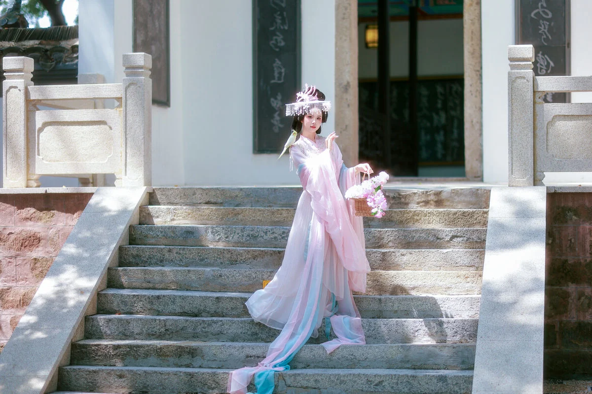 Modern Artistic Charm with Xiao Du Tong Xue in YiTuYu Vol.7837
