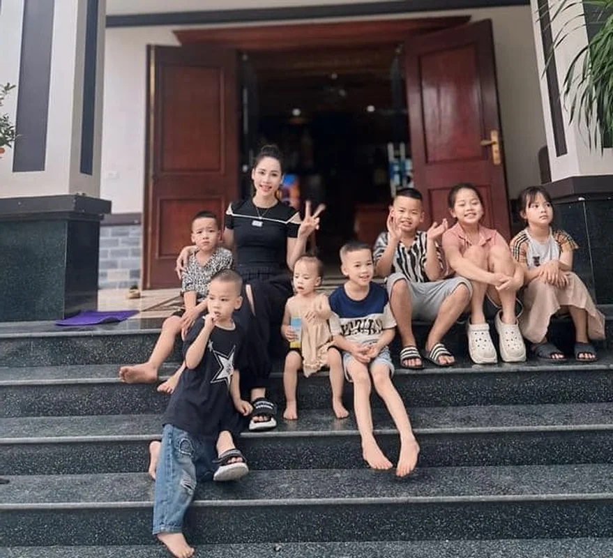 Meet the Gorgeous Mother of Six from Nghe An Who Wants More Kids