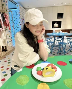 Shu Qi’s Ultimate Sun Protection Beach Style Sparks Fashion Debates - image 8