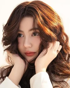 Linh Hat De’s 16th Birthday Gallery: The Surprising Beauty of Quyen Linh’s Youngest Daughter - image 1