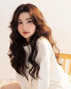 Linh Hat De’s 16th Birthday Gallery: The Surprising Beauty of Quyen Linh’s Youngest Daughter - image 4