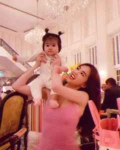 Former Singer Tieu Welcomes Daughter: Ngoc Trinh’s Niece Receives an Exceptionally Rare and Unique Name - image 2