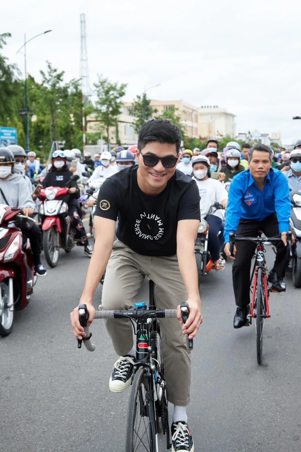 The Sophisticated Fashion Style of Pageant Director Tran Viet Bao Hoang