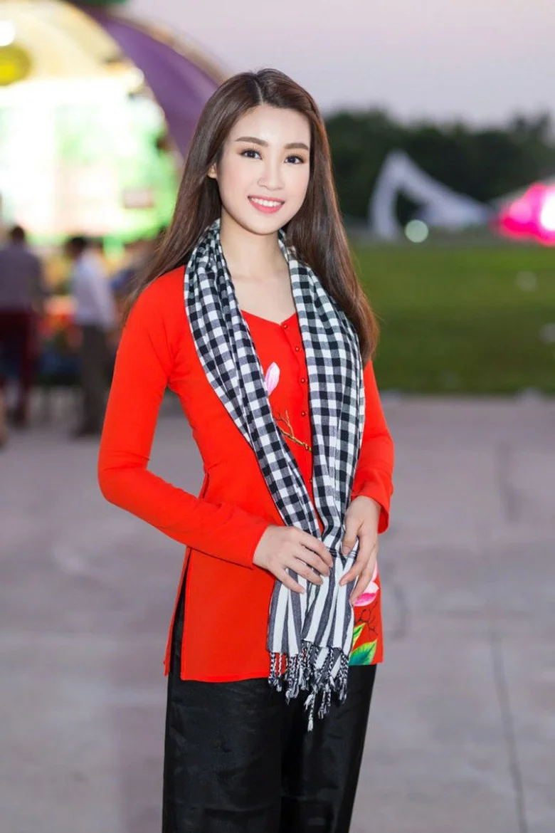 Quyen Linh's Daughter Rocks Affordable Accessories with Elegance and Beauty