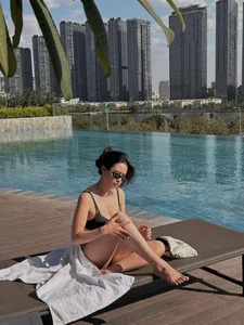 Beauty Quyen Qui Stuns in Bold Bikini Photoshoot Showcasing Flawless Physique - image 0