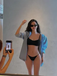Beauty Quyen Qui Stuns in Bold Bikini Photoshoot Showcasing Flawless Physique - image 3
