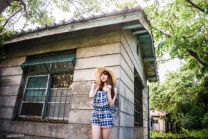 Stunning Vietnamese Girl Portraits: Pack 21 Aesthetic Photo Collection - image 12